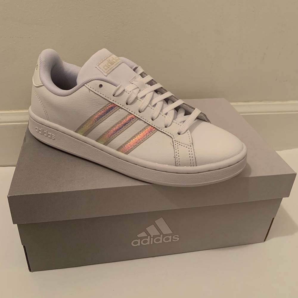 Adidas everyday tennis shoes 👟